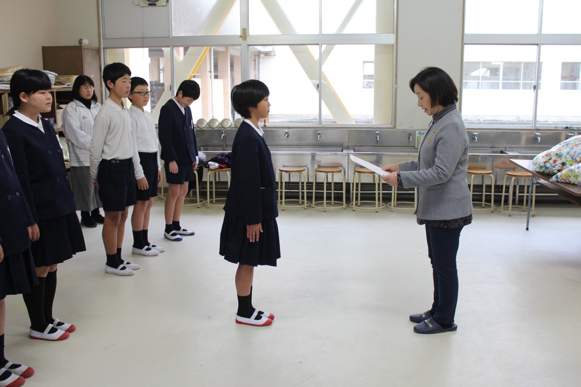 浅江小学校よりエコキャップ引受け（19.02.06）