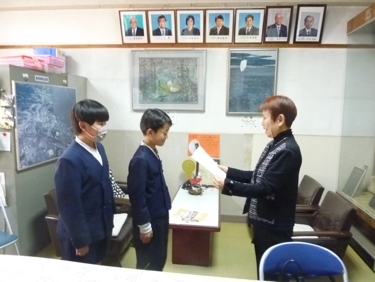 島田小学校よりエコキャップ引受け（2024.2.9）